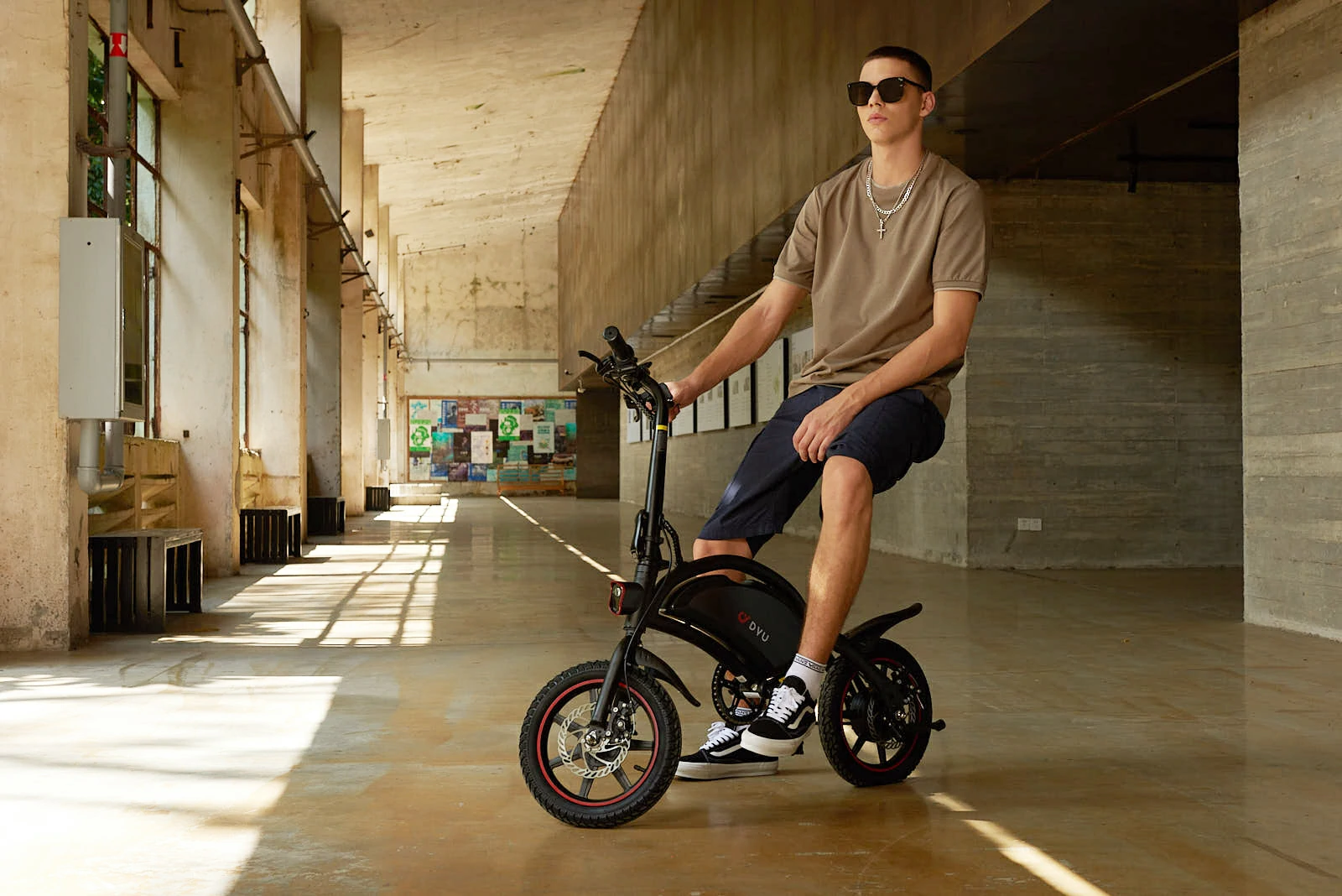 DYU D3F Review 2026: I Carried This E-Bike on the Metro for a Month 14