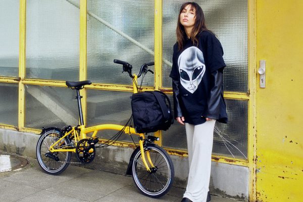 Brompton C Line 6-Speed Folding Bike - Bumblebee Yellow, Mid Handlebars - Image 2