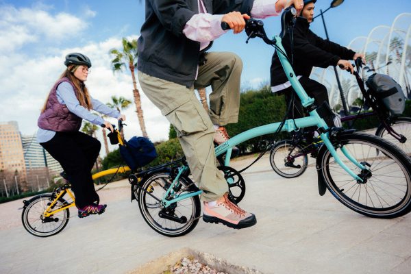 Brompton C Line 12-Speed Folding Bike - Turkish Green, Mid Handlebars - Image 2