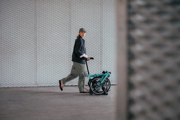 Brompton C Line 12-Speed Folding Bike - Turkish Green, Mid Handlebars - Image 8