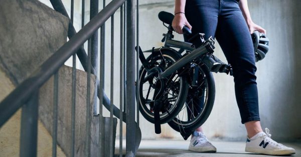 Brompton P Line 4-Speed Urban Folding Bike | Midnight Black, Titanium Frame - Image 2