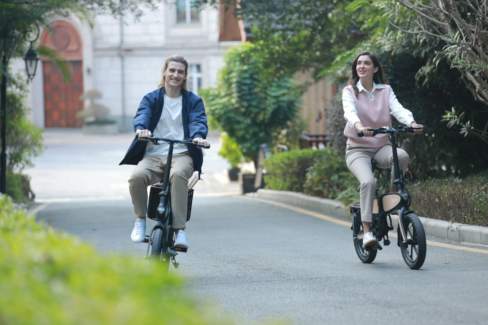 No Más Problemas de Aparcamiento — Gracias a Mi Plegable DYU C2 4