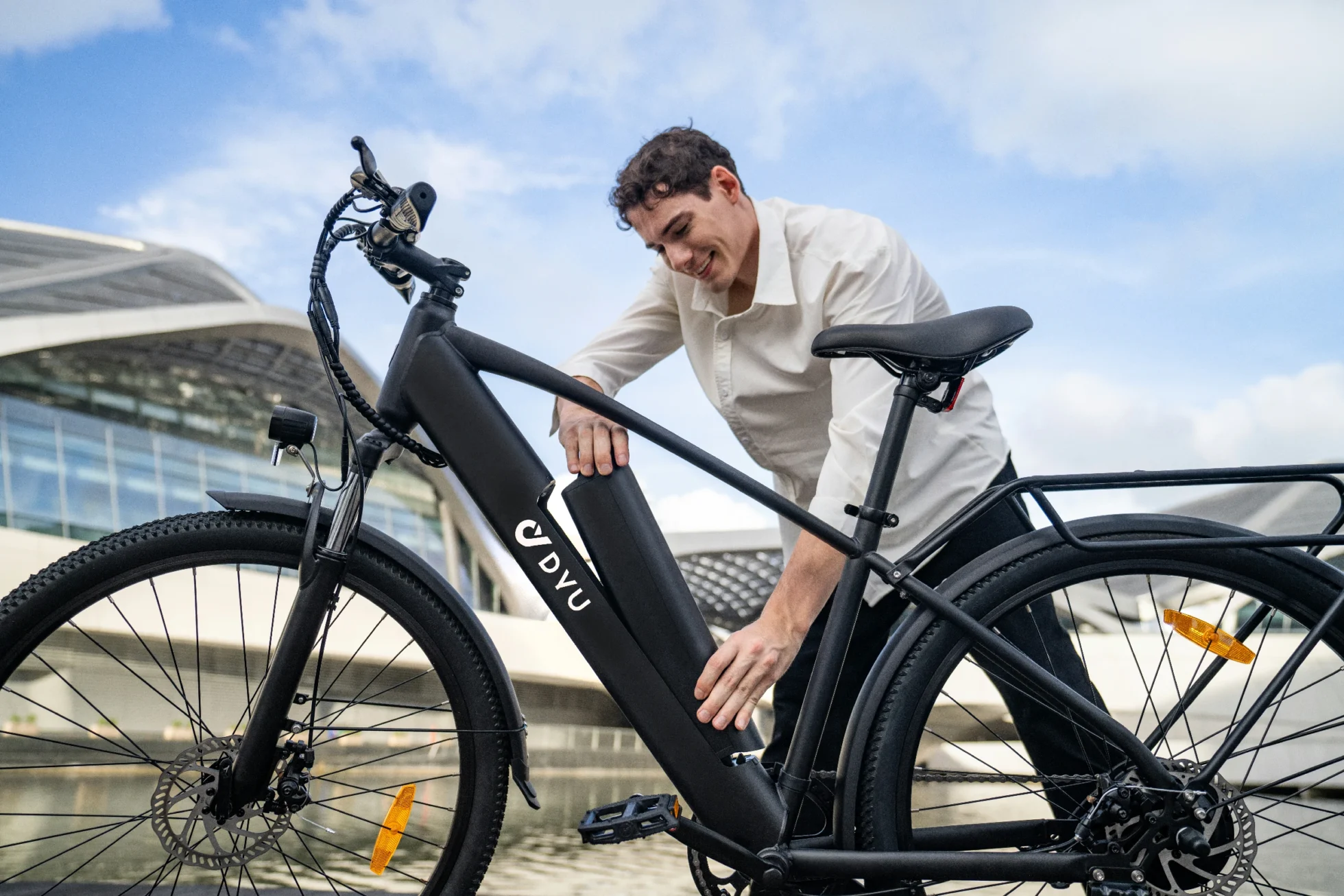 DYU C5 frame close-up with rider on a city route