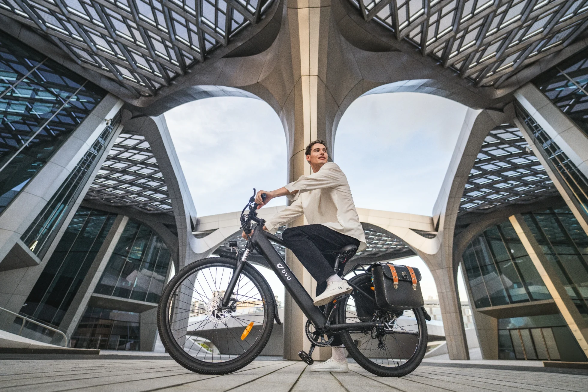 DYU C5 city e-bike near bridge architecture on an urban route