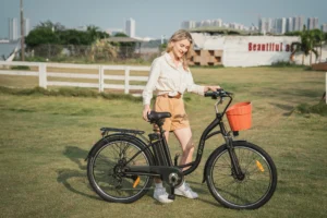 DYU C6 city e-bike in an urban street scene