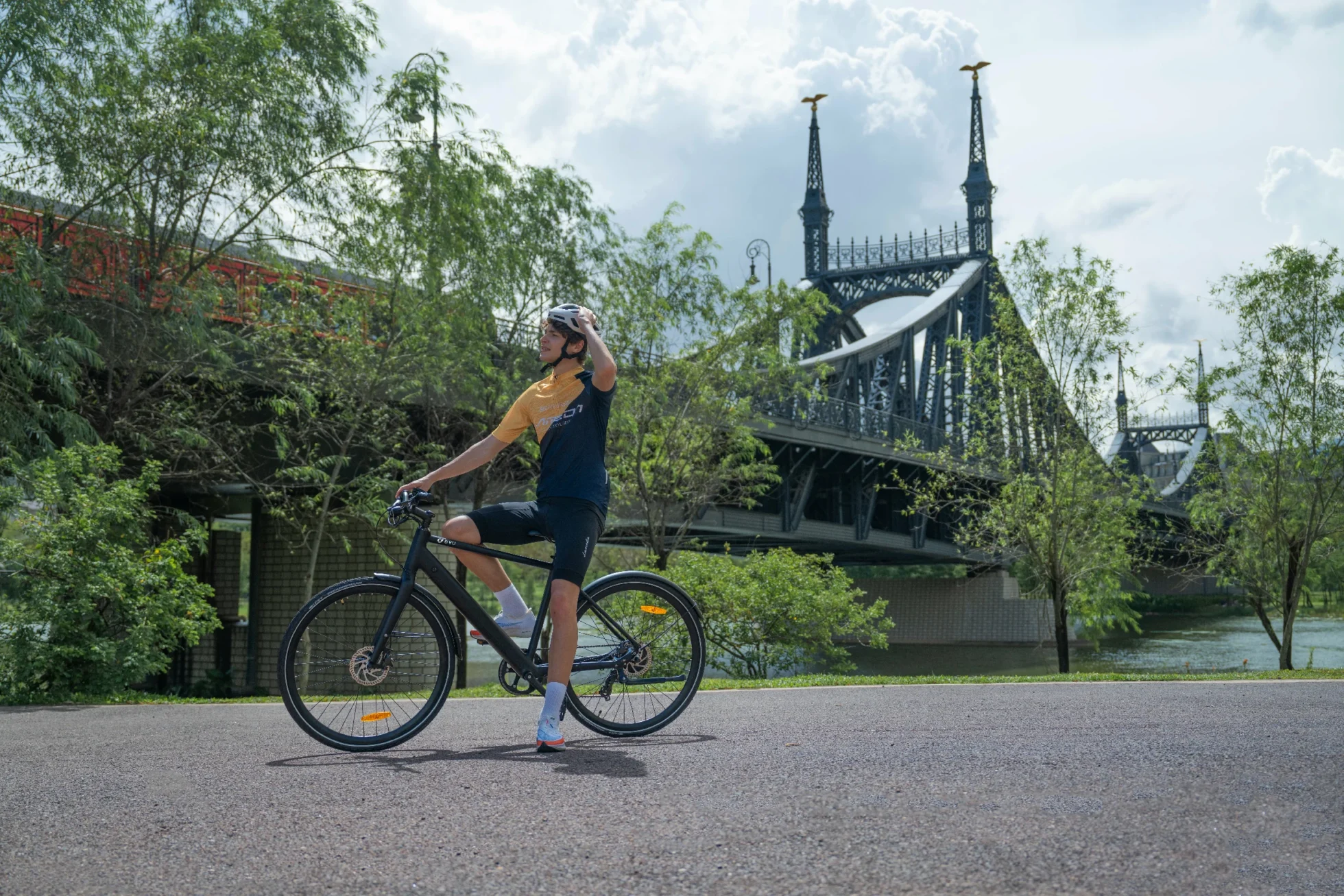 DYU Stroll 1 beside a bridge before choosing a safe city parking spot