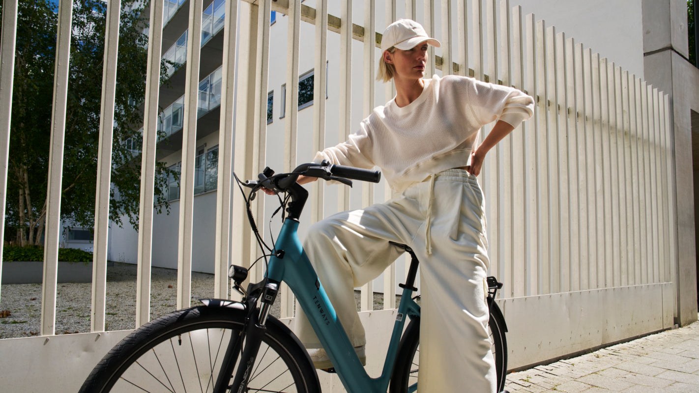 TENWAYS CGO800S rider standing with the bike in a city setting