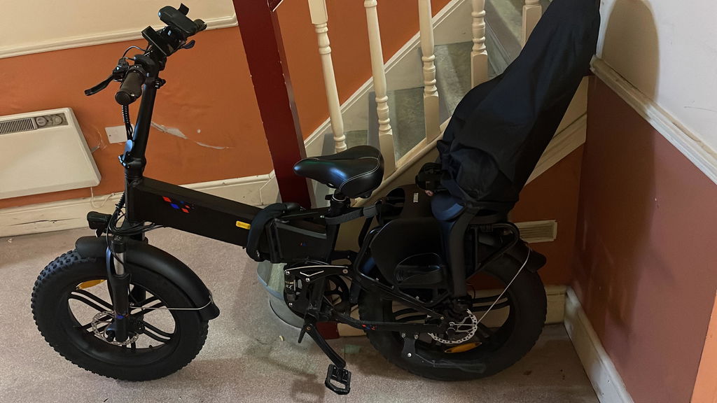 ENGWE Engine X stocké à l'intérieur lors d'un pliage e-bike comparaison de propriété